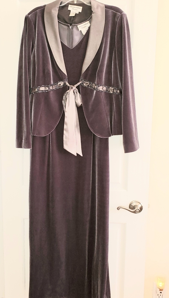 Adriana Papell Occations Velvet 2 piece